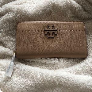 Light tan Tory Burch Wallet- NEW